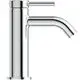 Chromene Armatur von Ideal Standard mit einem schmalen, geraden Design und einem seitlichen Bedienhebel. Die Auslaufkante ist glatt und nach vorne gebogen.